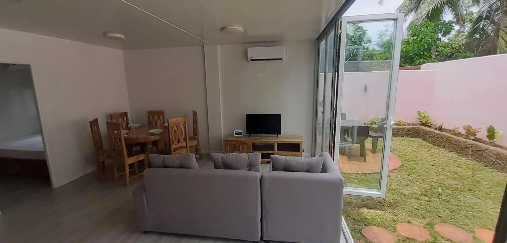 Am Residences Panglao 0*,  Filipinler